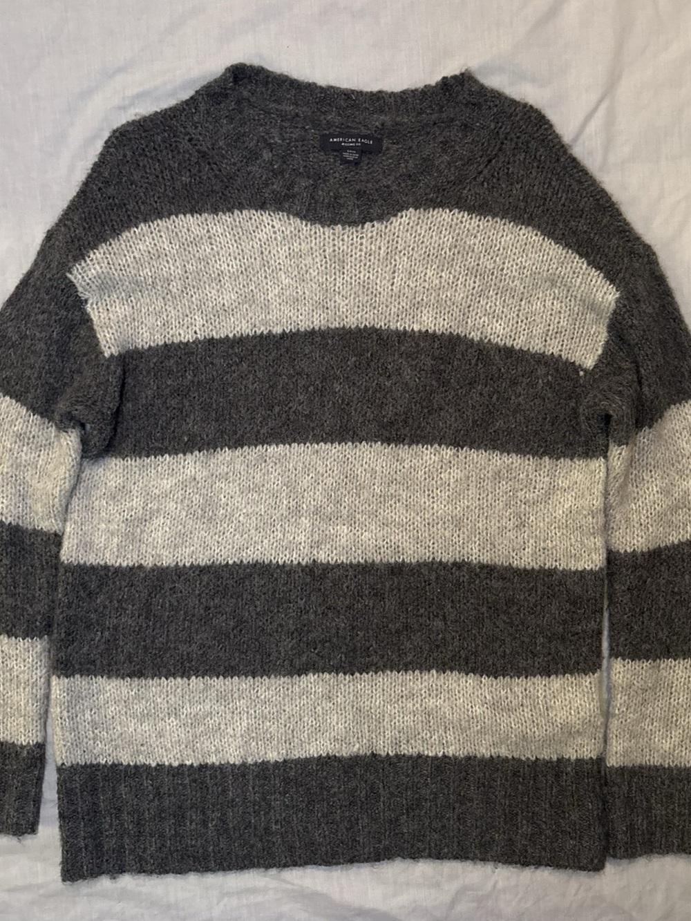 American Eagle Striped Crewneck Sweater in Gray & Cream Size Medium
